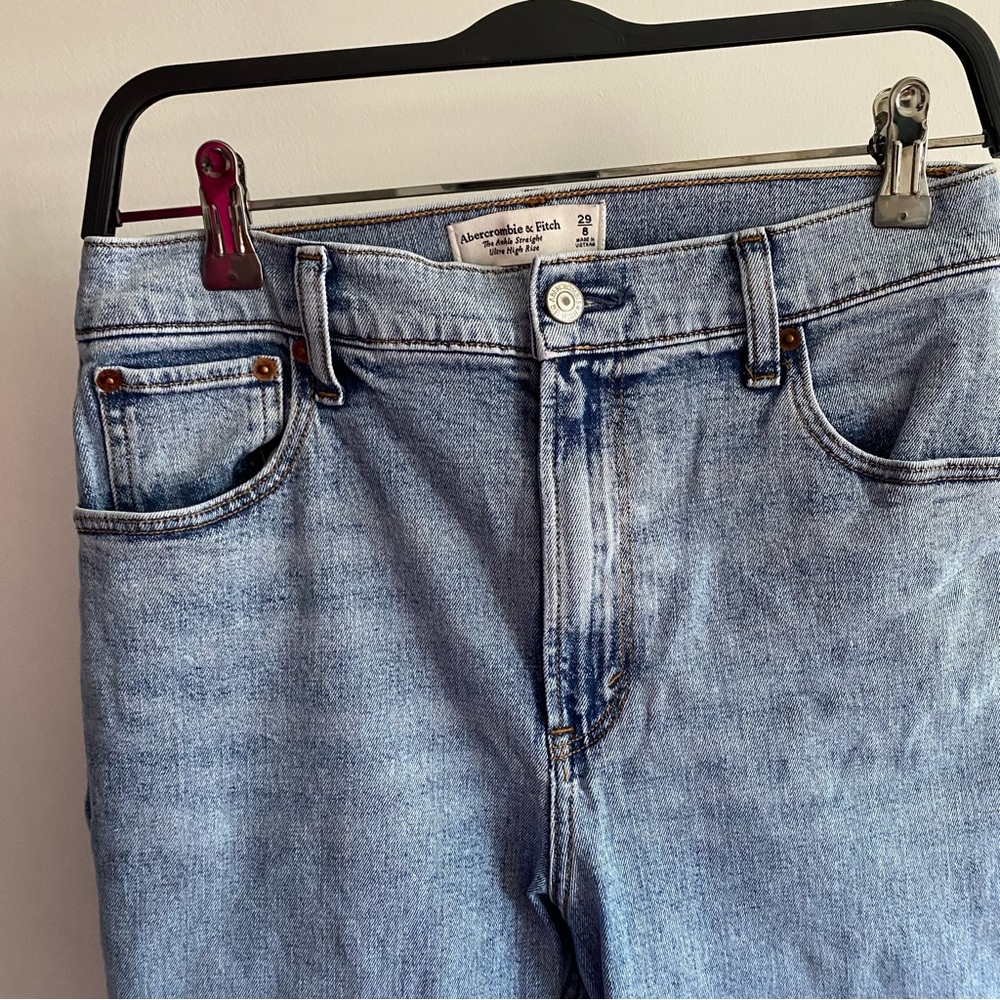 Abercrombie & Fitch | Ultra High Rise Ankle Straight Jean | Size 29 Regular - Picture 3 of 5